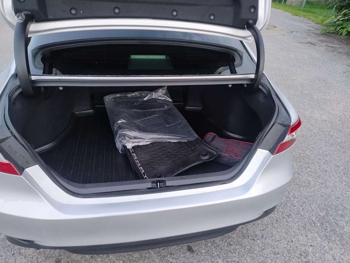Toyota Camry - 10