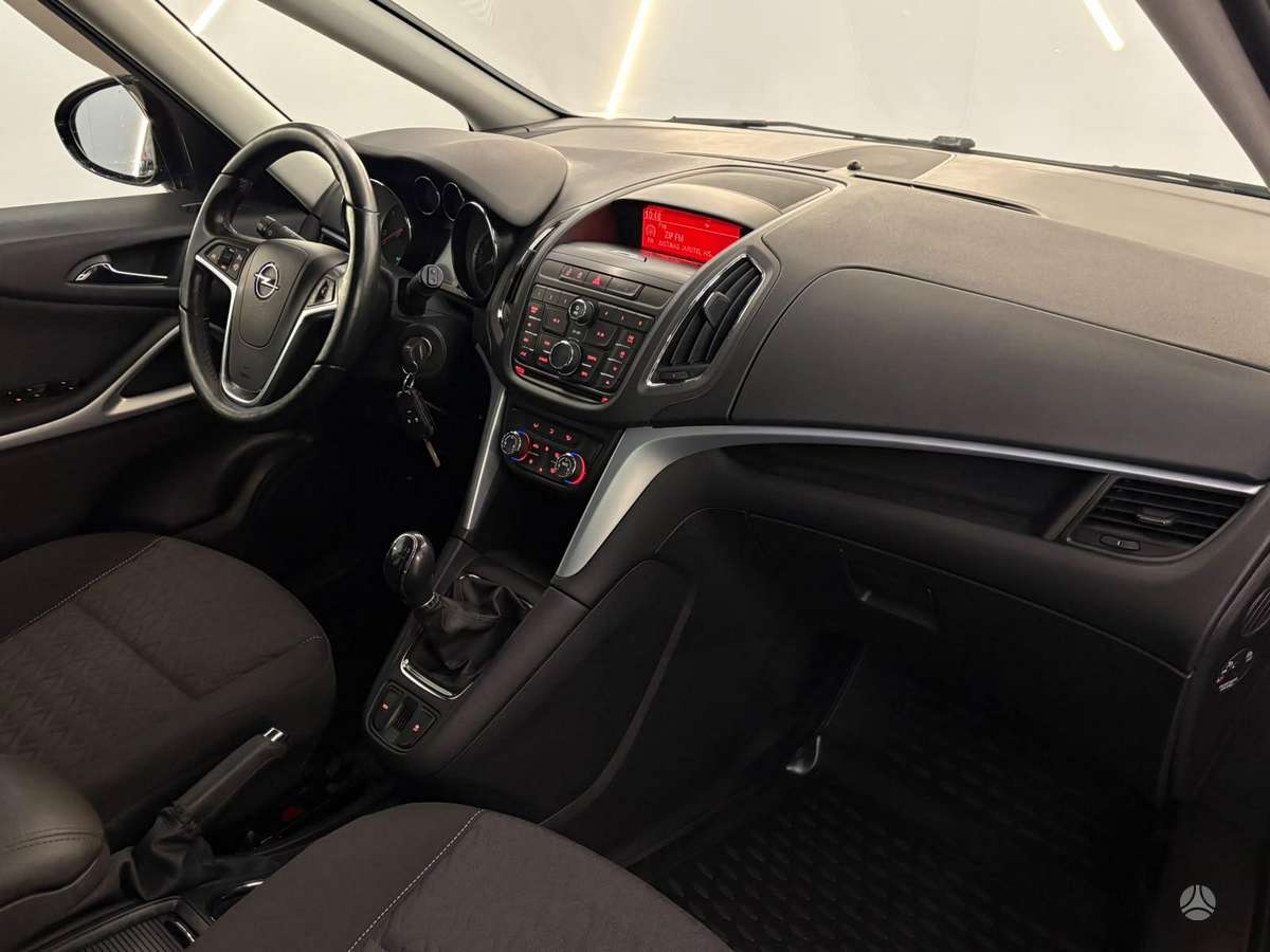 Opel Zafira Tourer - 9