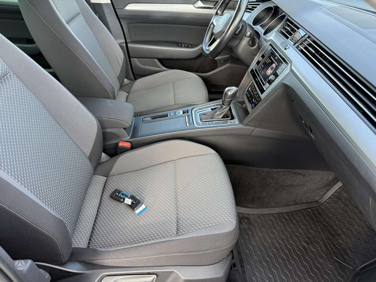 Volkswagen Passat - 12