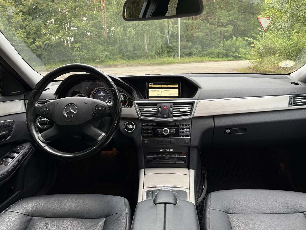 Mercedes-Benz E350 - 2
