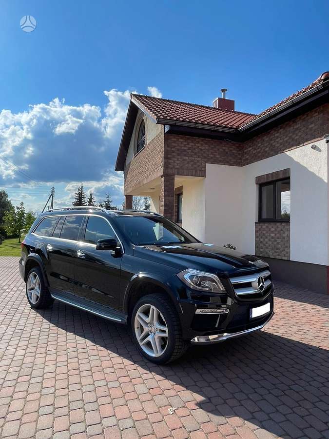 Mercedes-Benz GL550 - 1