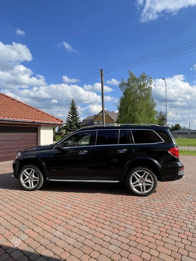 Mercedes-Benz GL550 - 2