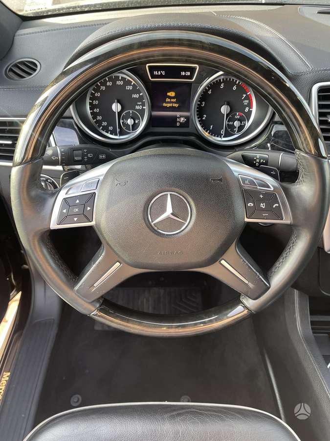 Mercedes-Benz GL550 - 8