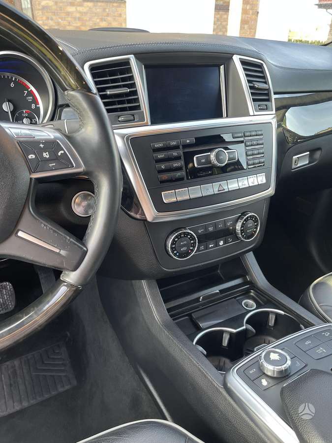 Mercedes-Benz GL550 - 11