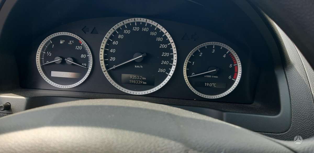 Mercedes-Benz C200 - 2