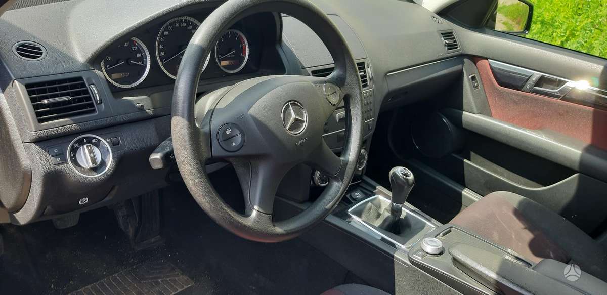 Mercedes-Benz C200 - 3
