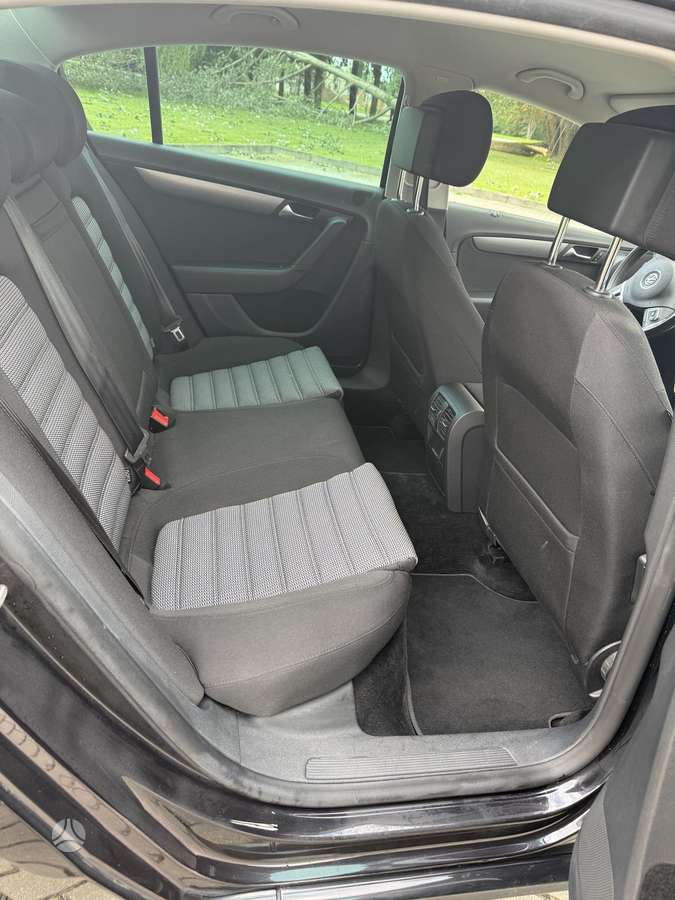 Volkswagen Passat - 11