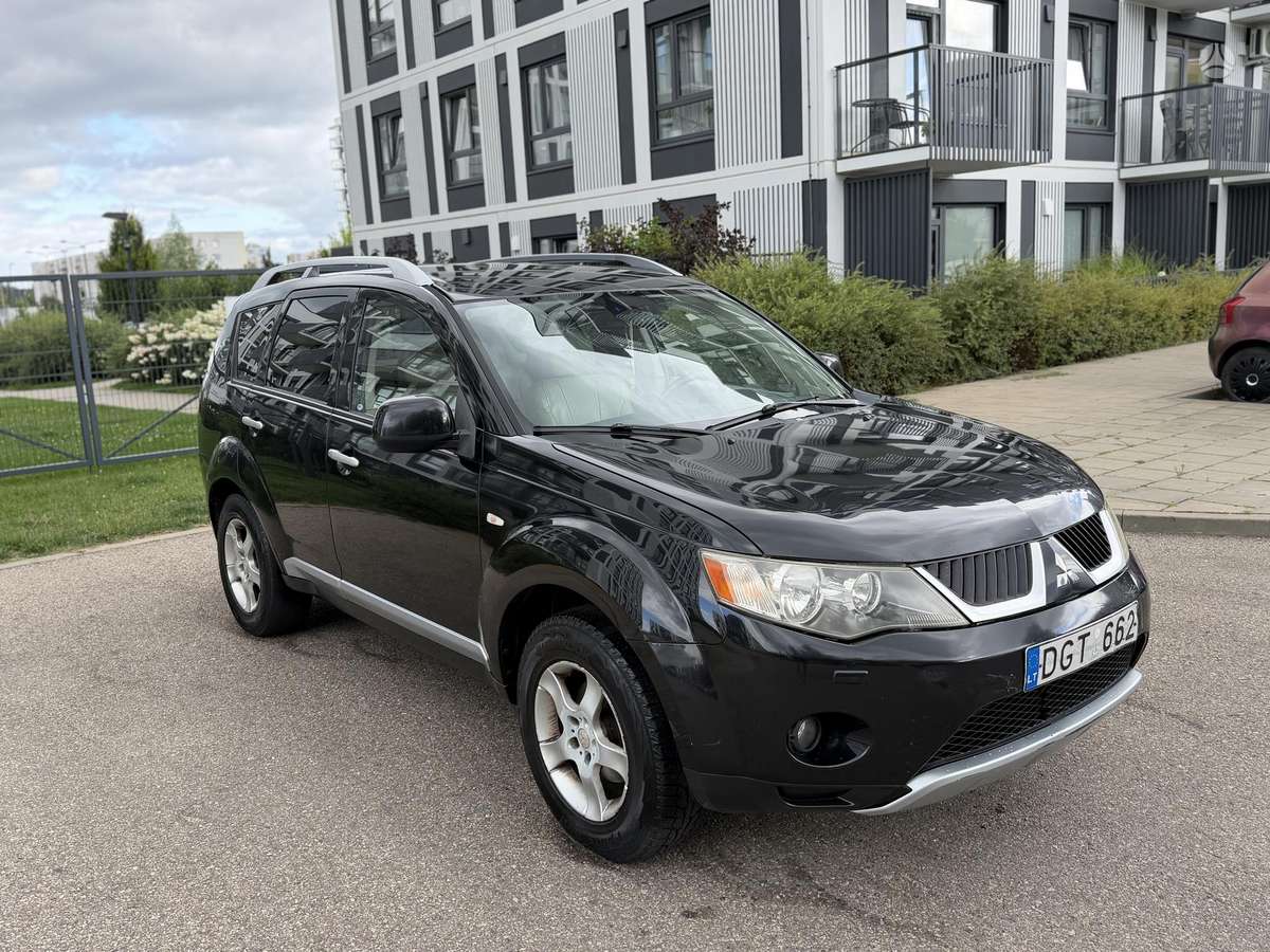 Mitsubishi Outlander - 1