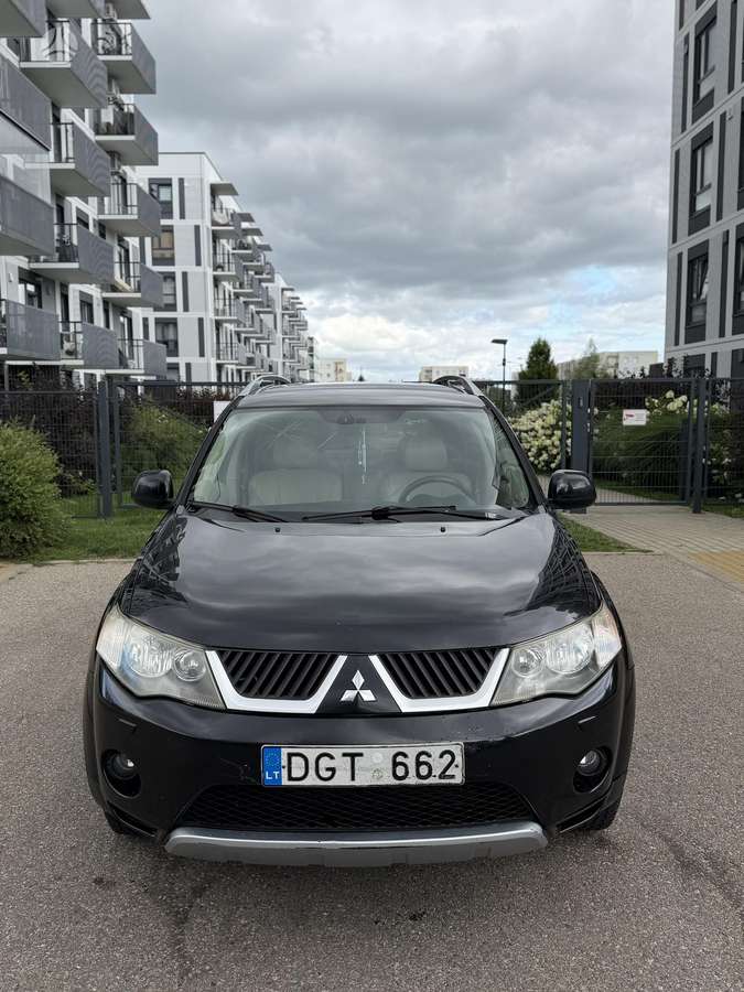 Mitsubishi Outlander - 2