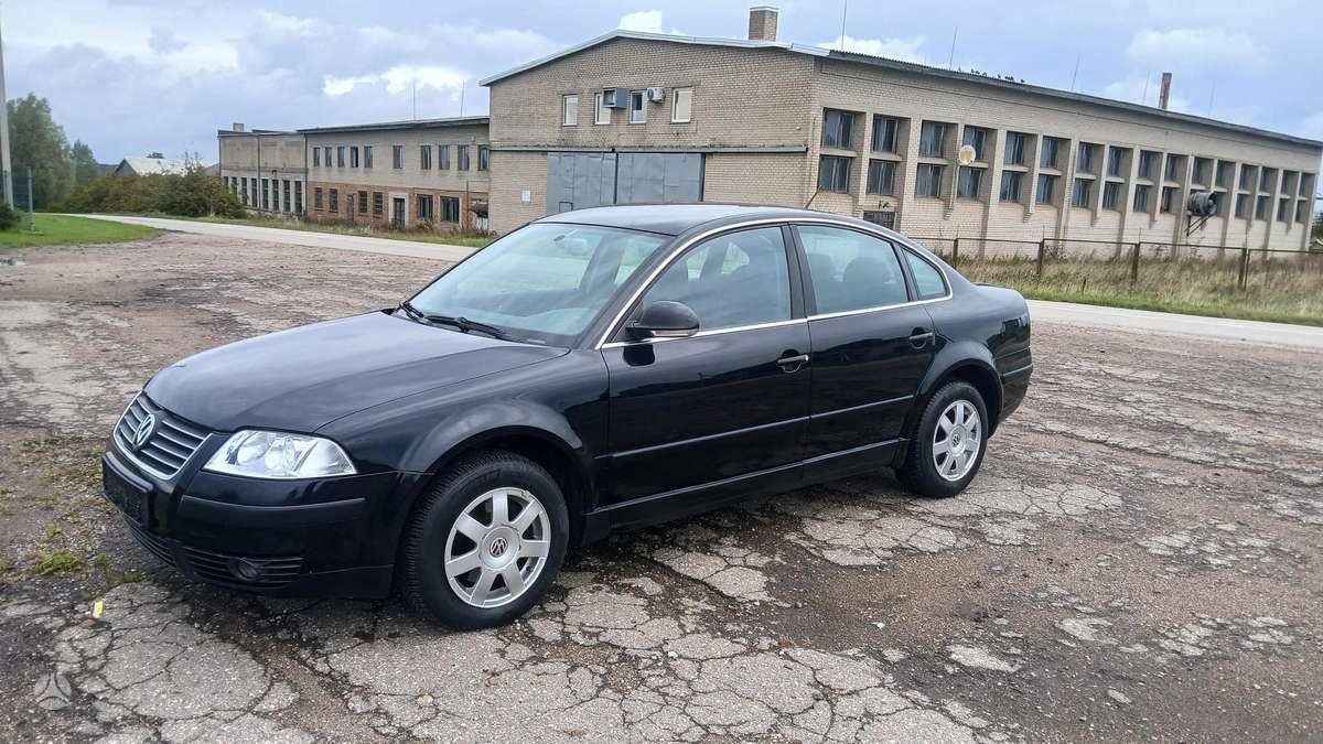 Volkswagen Passat - 1