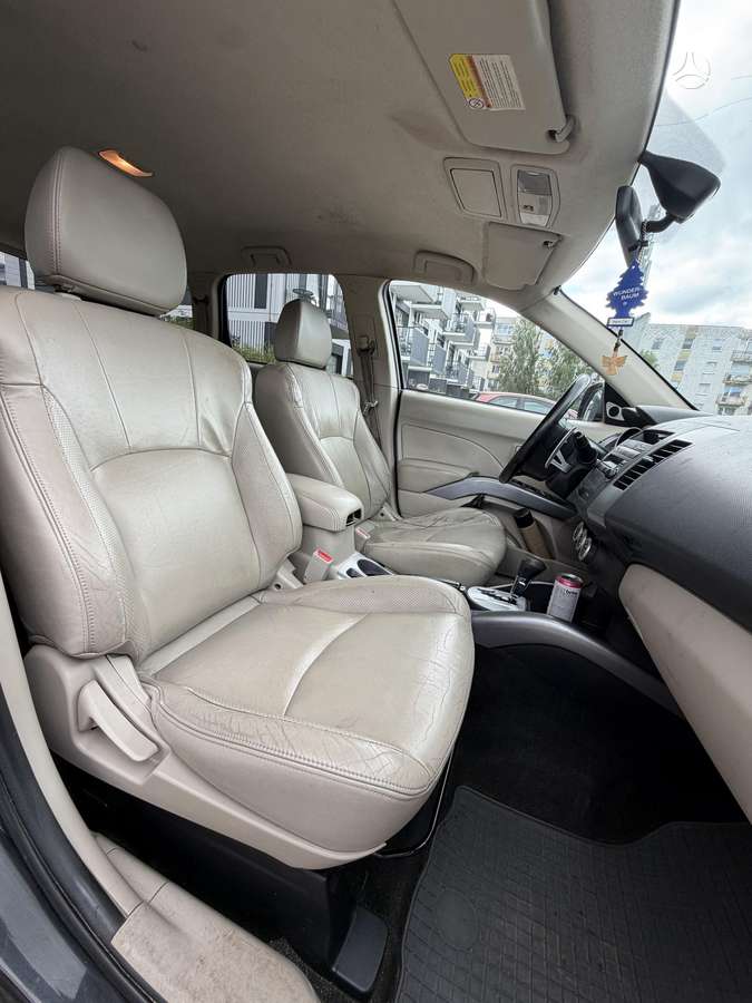 Mitsubishi Outlander - 9