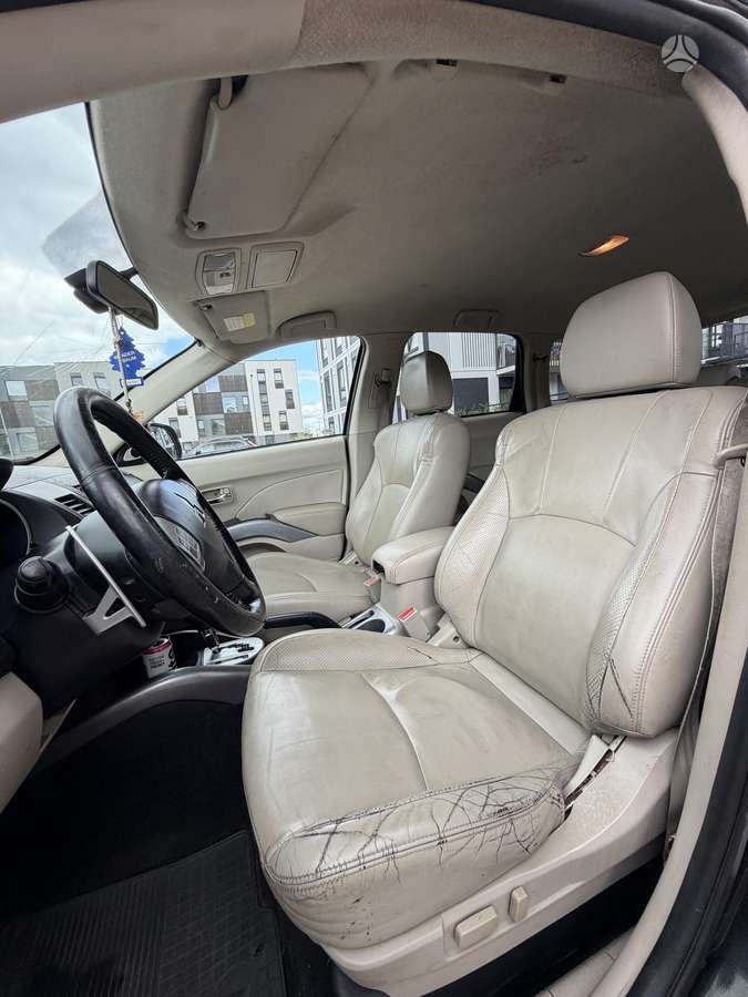 Mitsubishi Outlander - 10