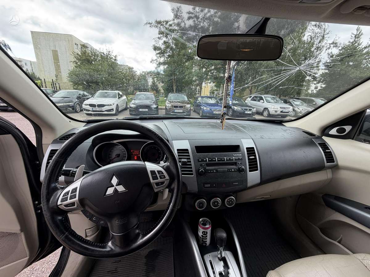 Mitsubishi Outlander - 11