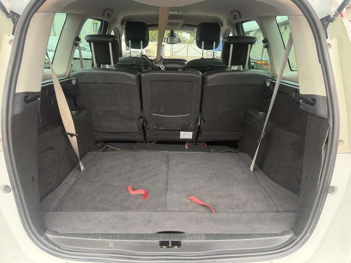 Renault Grand Scenic - 10