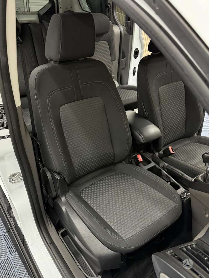 Ford Transit Connect - 9