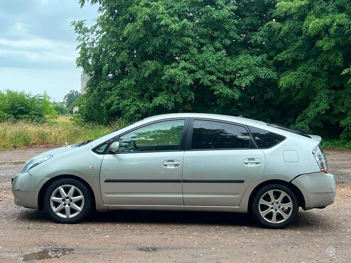 Toyota Prius - 3
