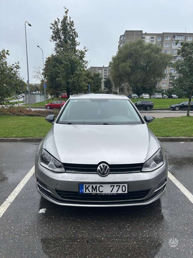 Volkswagen Golf - 1