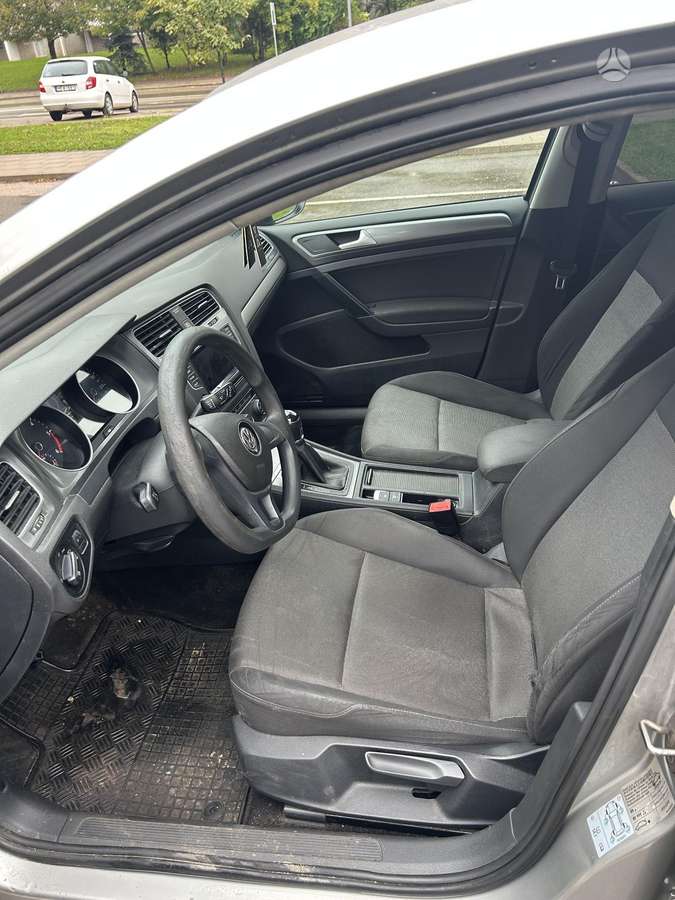 Volkswagen Golf - 6