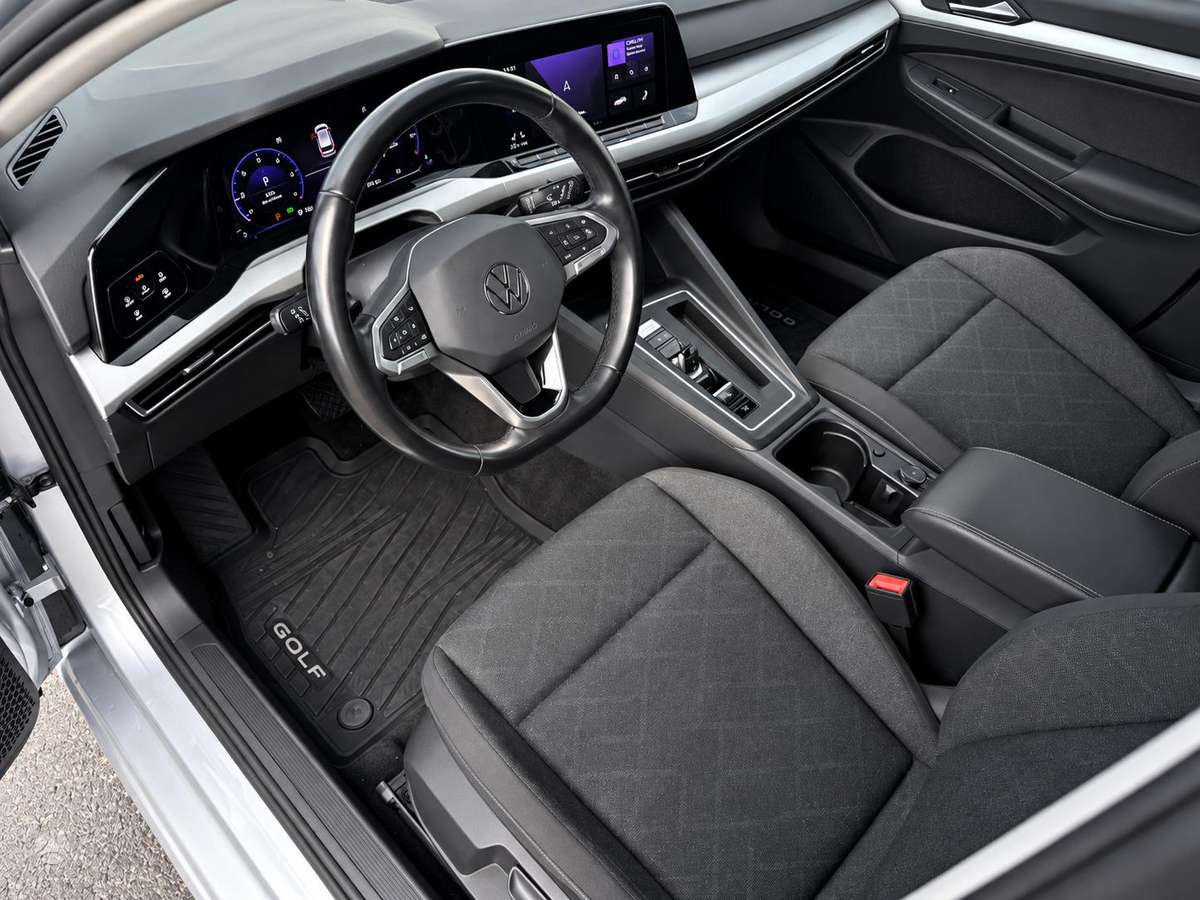 Volkswagen Golf - 8