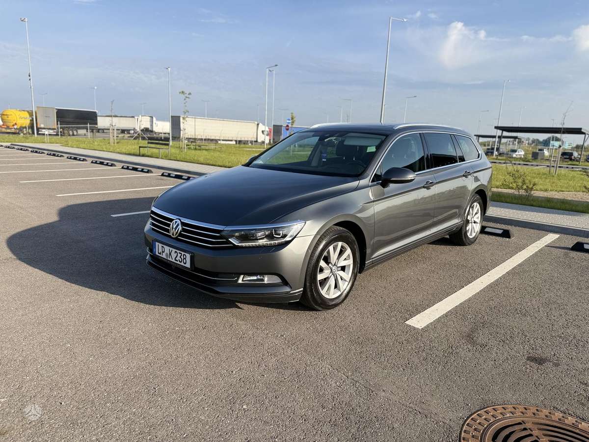 Volkswagen Passat - 1