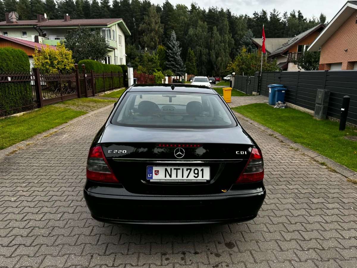 Mercedes-Benz E220 - 4