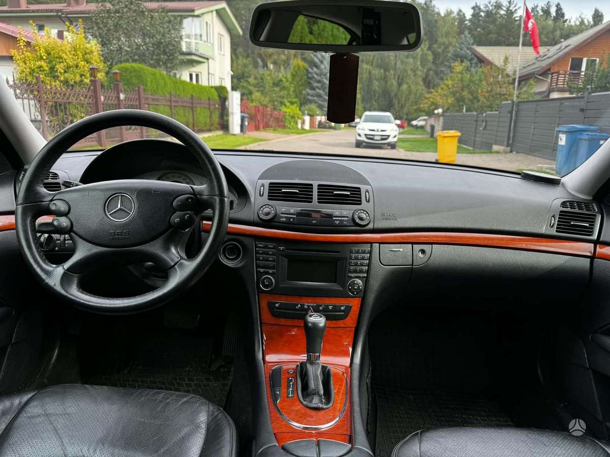 Mercedes-Benz E220 - 8
