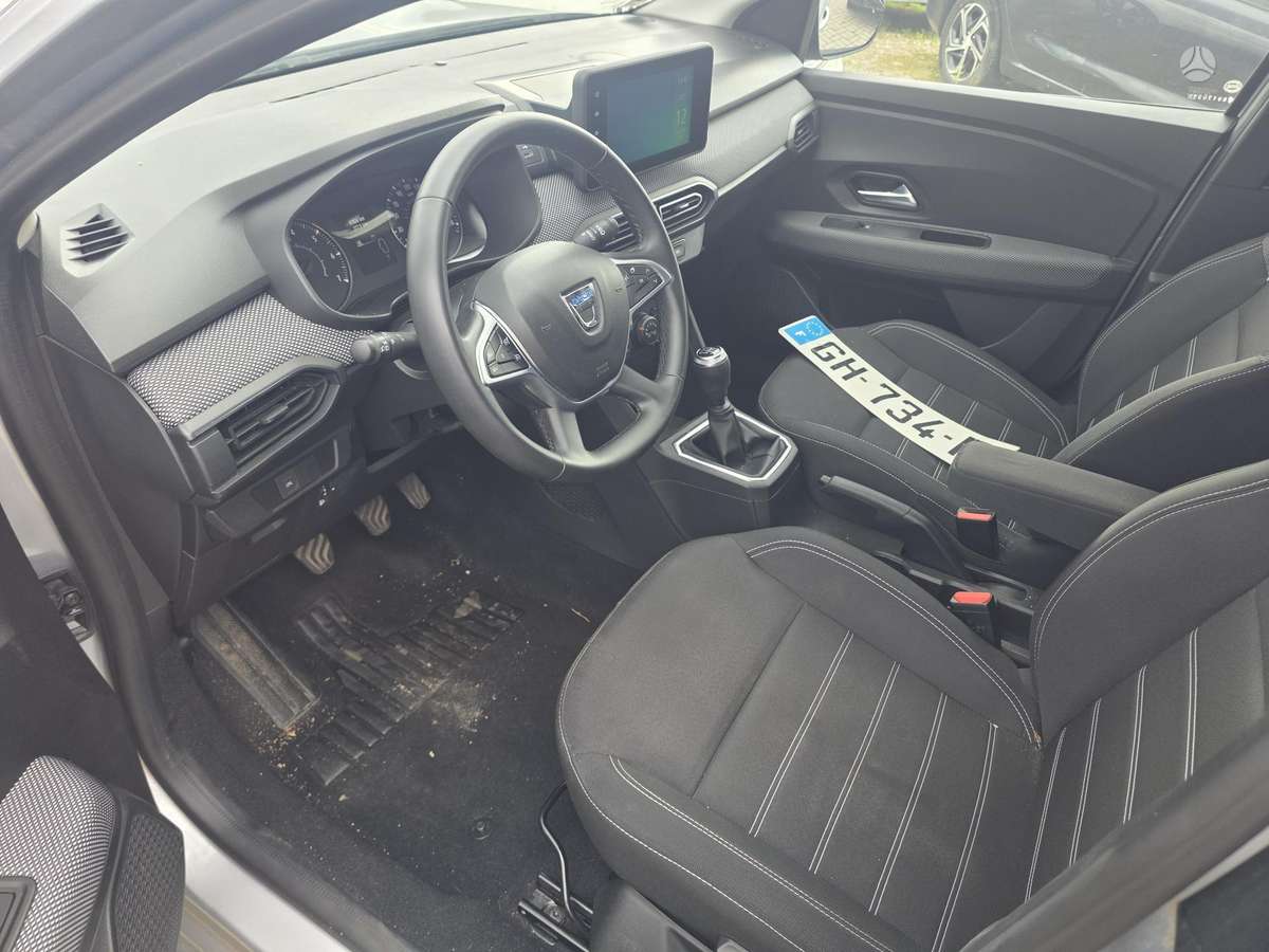 Dacia Sandero - 8