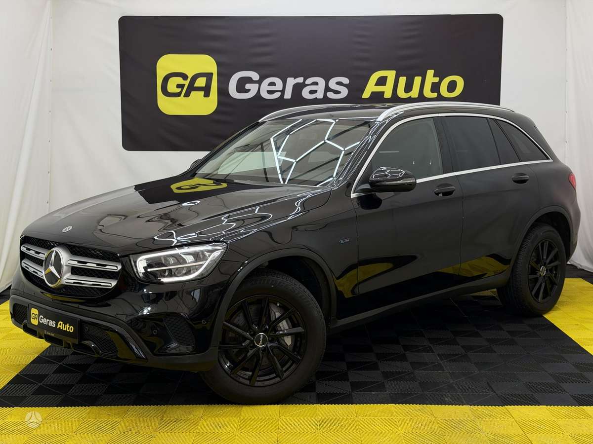 Mercedes-Benz GLC300 - 1