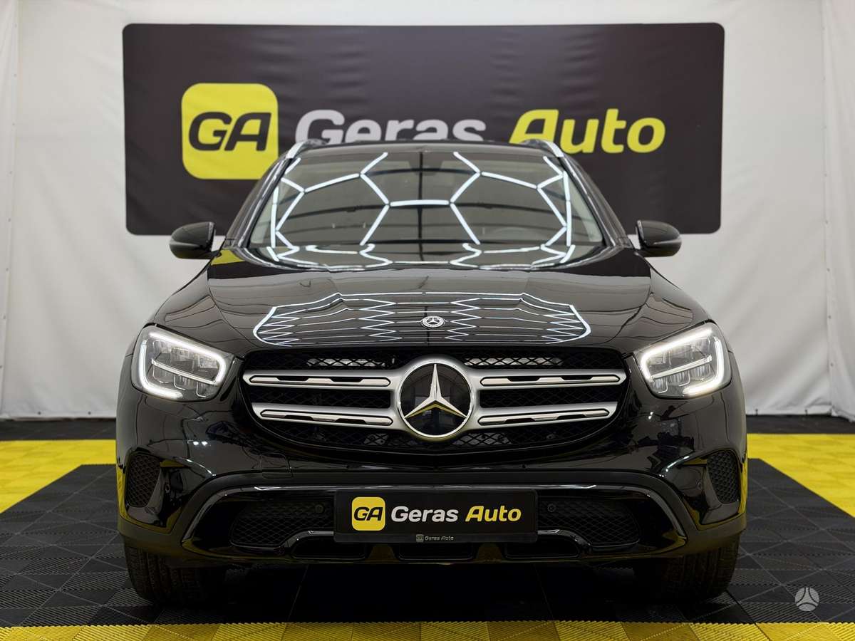 Mercedes-Benz GLC300 - 2