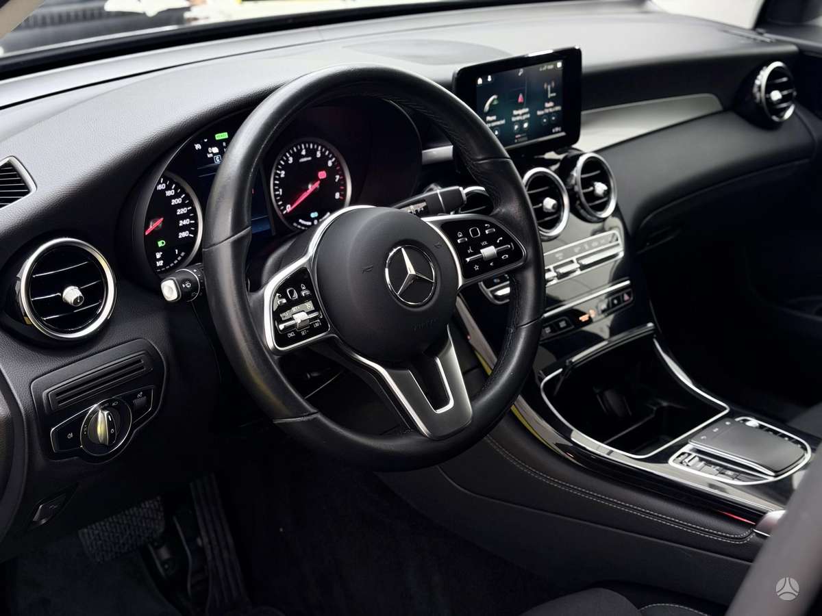 Mercedes-Benz GLC300 - 9