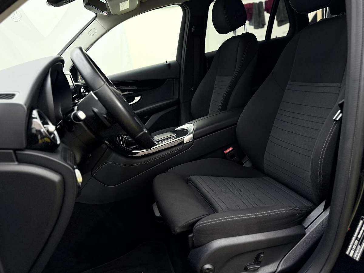 Mercedes-Benz GLC300 - 10