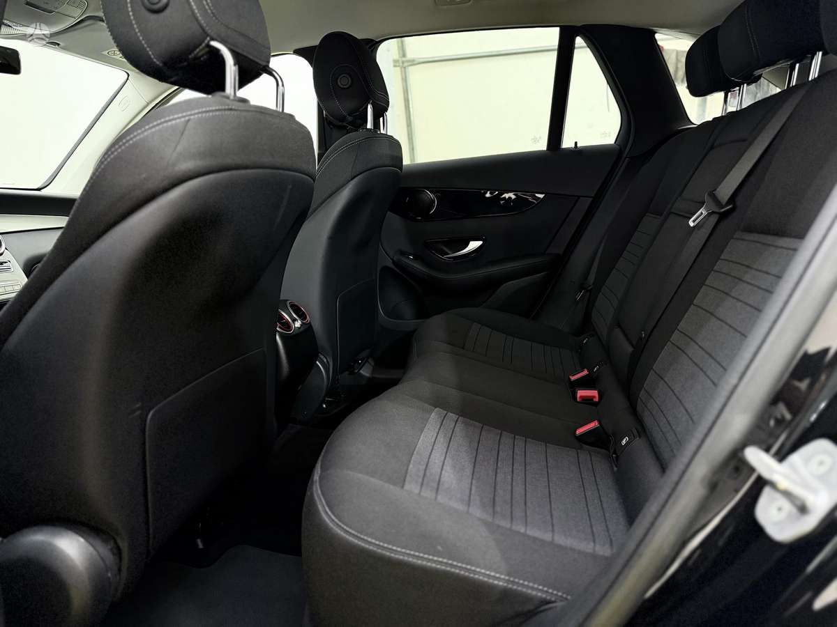 Mercedes-Benz GLC300 - 11