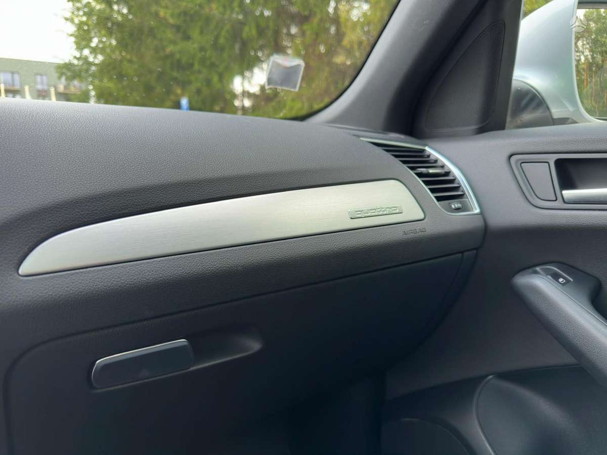 Audi Q5, 2.0 l., off-road / crossover