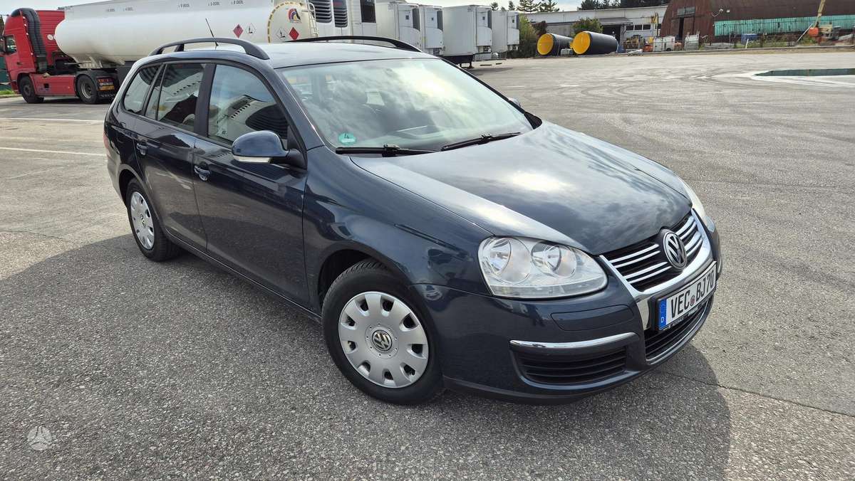 Volkswagen Golf - 2