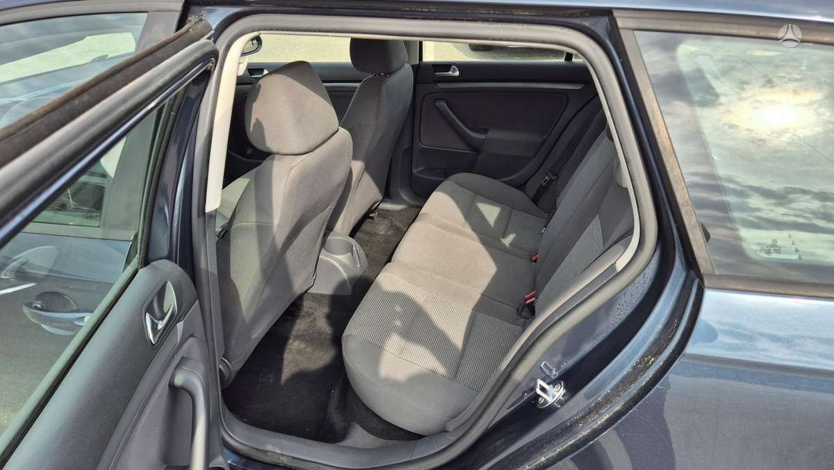 Volkswagen Golf - 6