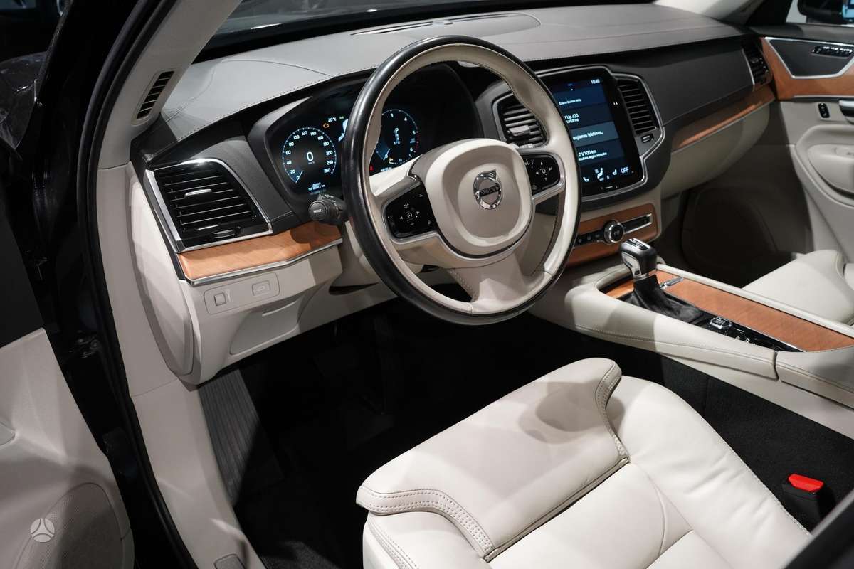Volvo XC90 - 8