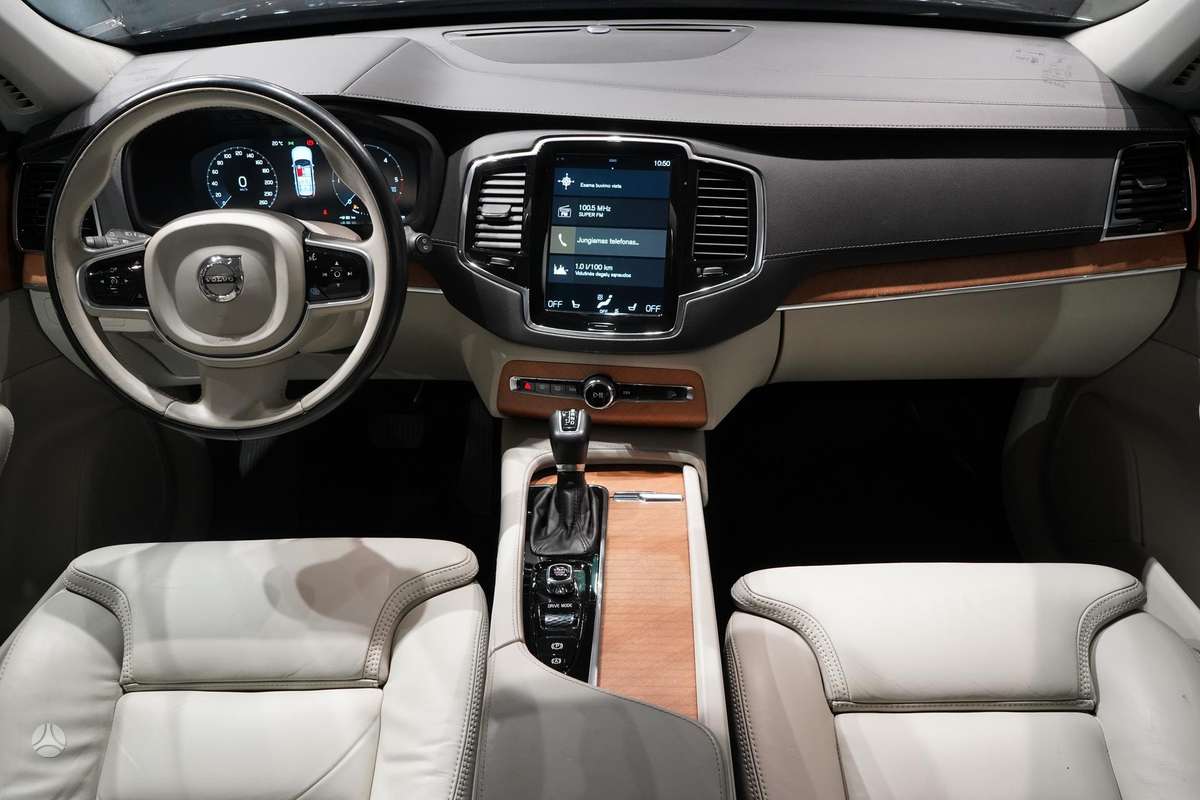 Volvo XC90 - 9
