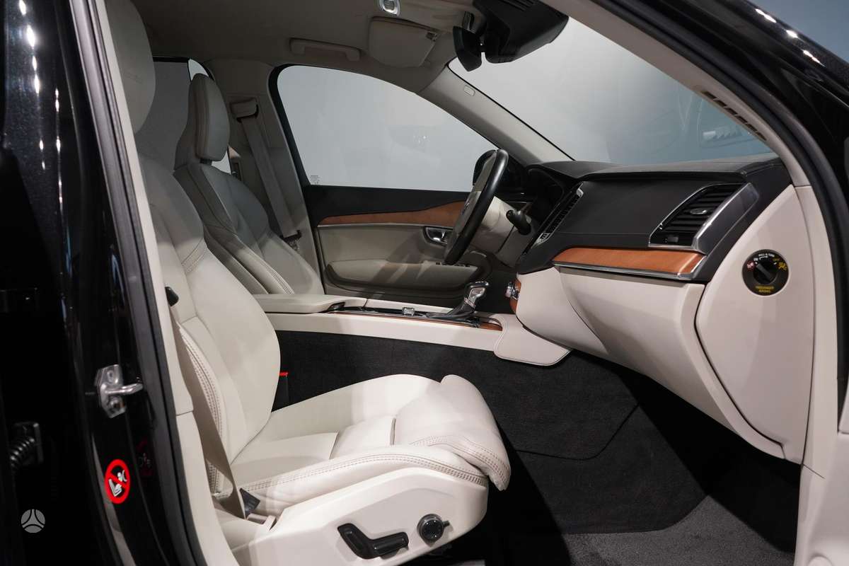 Volvo XC90 - 10