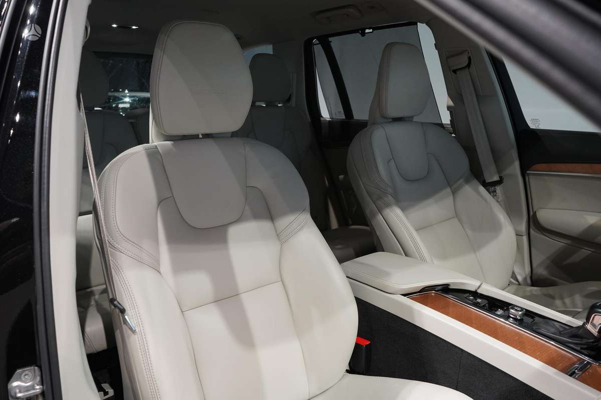 Volvo XC90 - 11