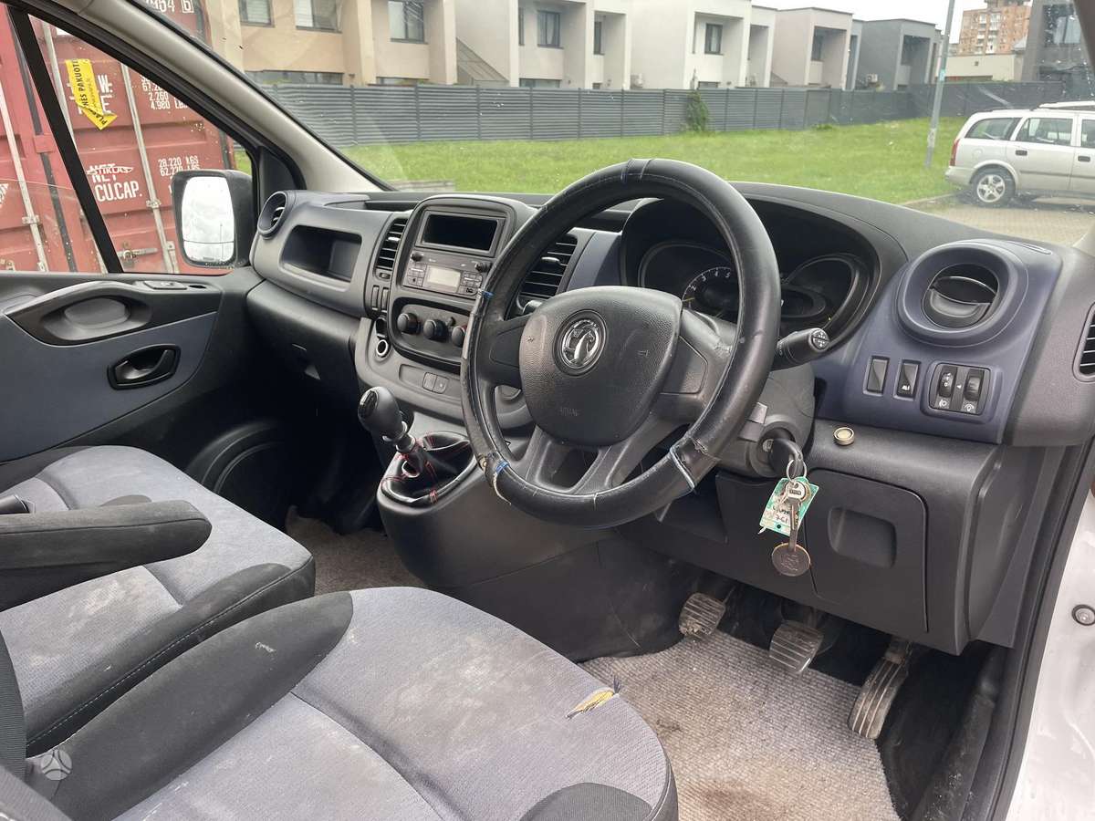 Opel Vivaro - 10
