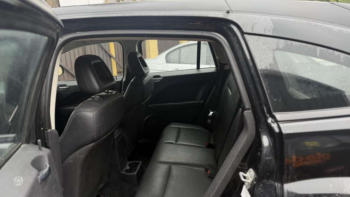 Dodge Caliber - 8