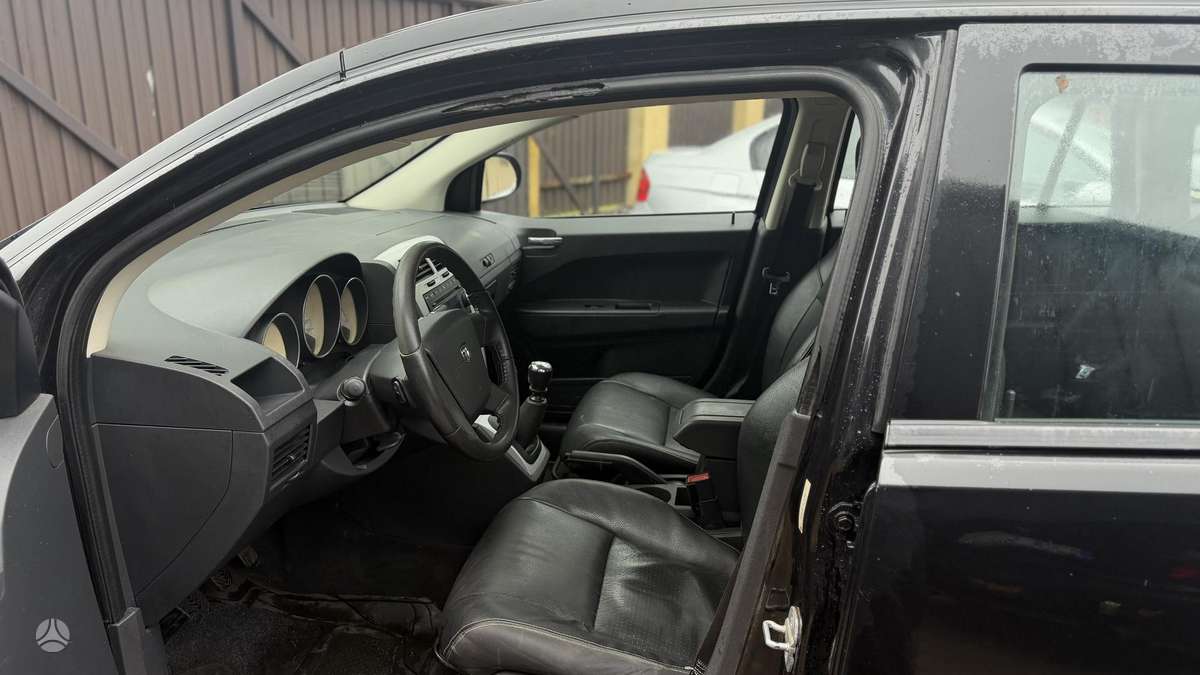 Dodge Caliber - 9