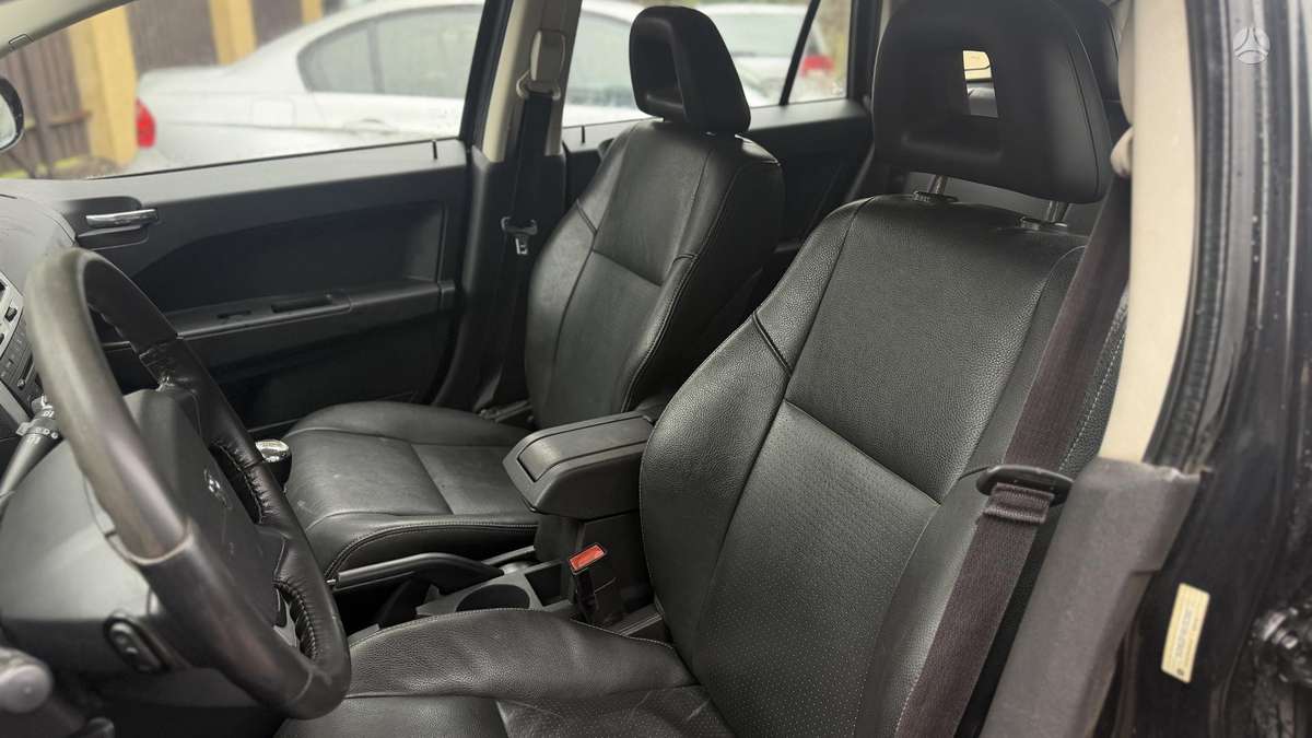Dodge Caliber - 10