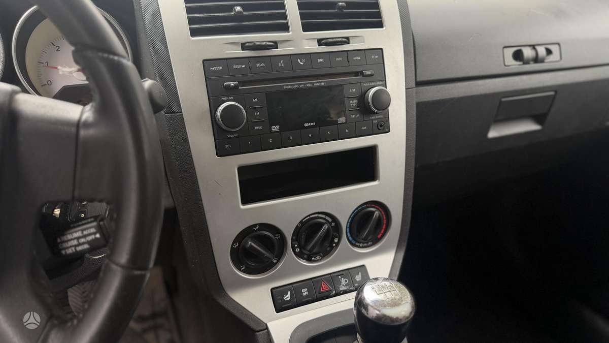 Dodge Caliber - 12