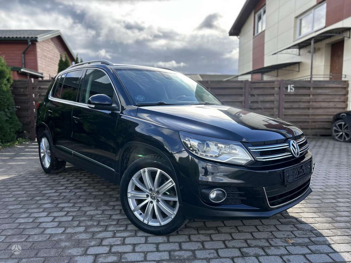 Volkswagen Tiguan - 1