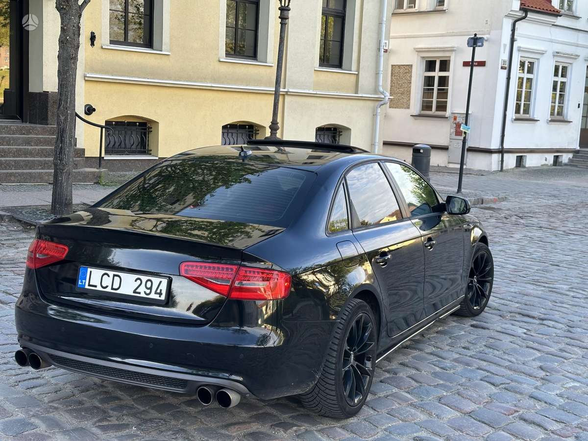 Audi A4, 2.0 l., Седан