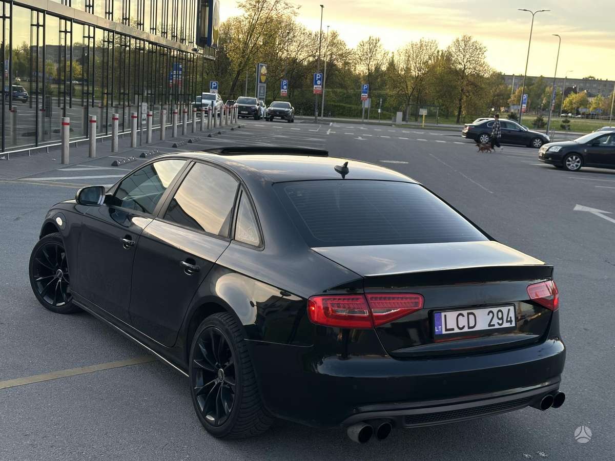 Audi A4, 2.0 l., saloon / sedan