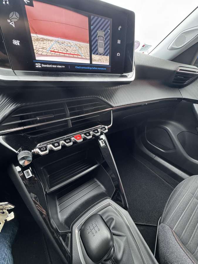 Peugeot 2008 - 8
