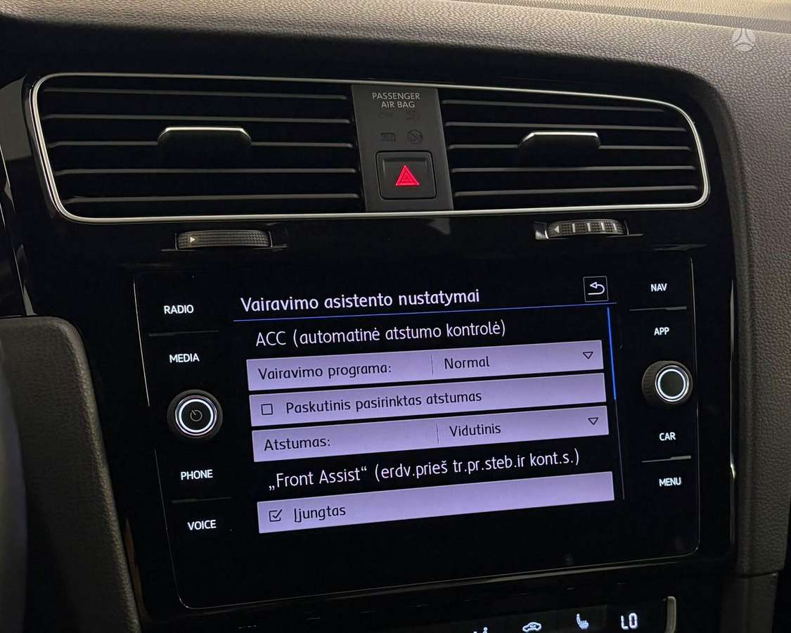 Volkswagen Golf - 6