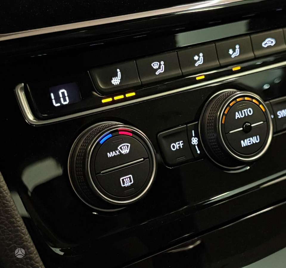 Volkswagen Golf - 8